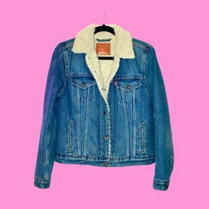 Levi's Sherpa-Lined Denim Jacket 💙✨size M